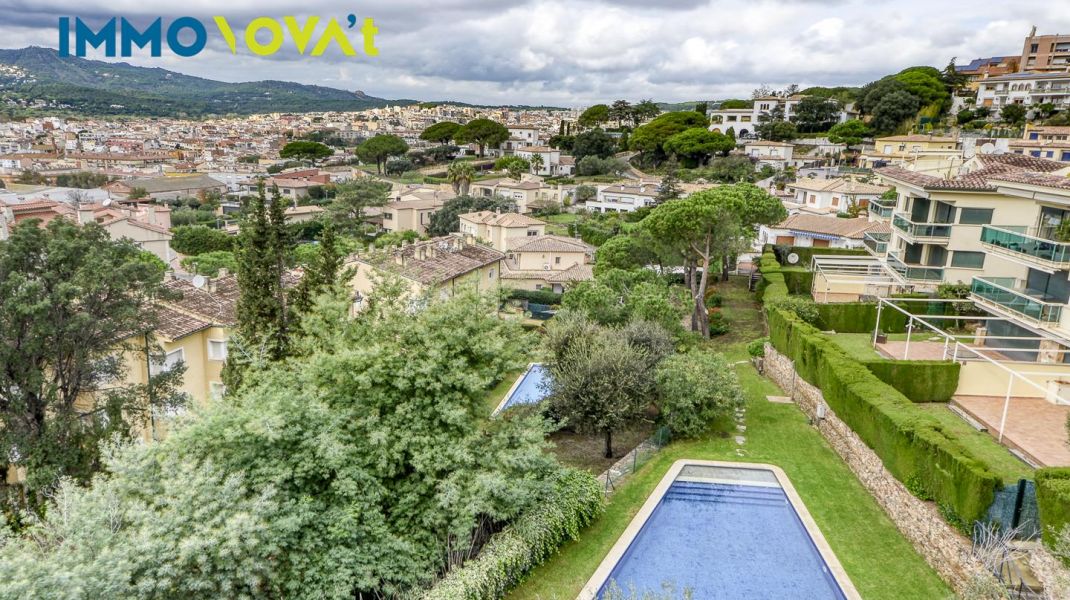 TERRASSA AMB VISTES AL MAR I PK INCLÒS