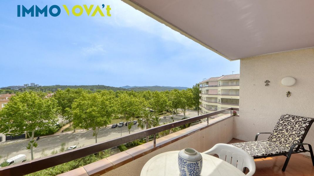 APARTAMENTO CON TERRAZA Y PISCINA COMUNITARIA