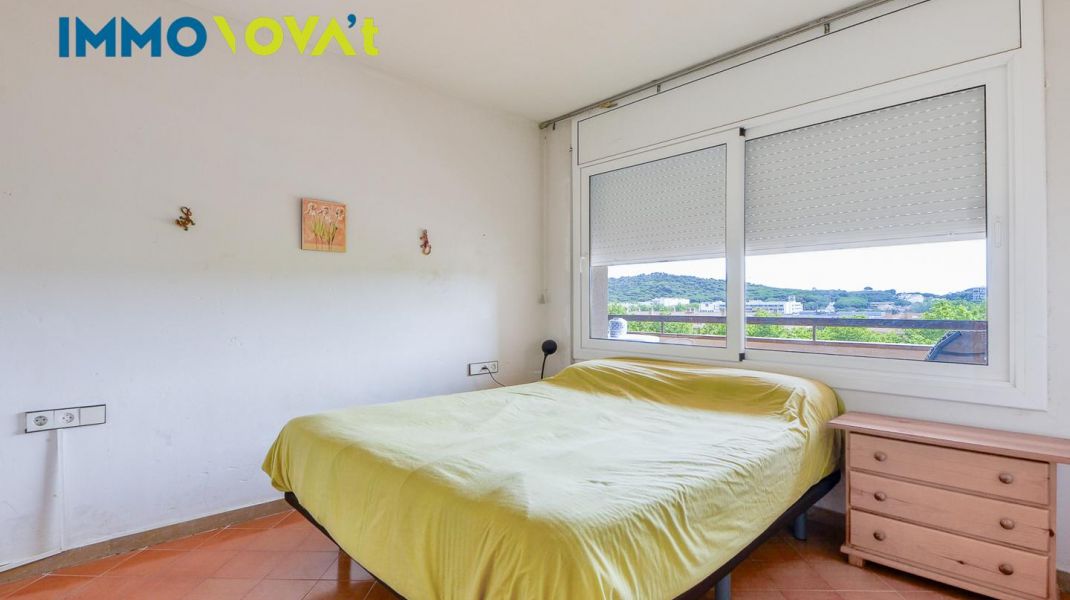 APARTAMENTO CON TERRAZA Y PISCINA COMUNITARIA